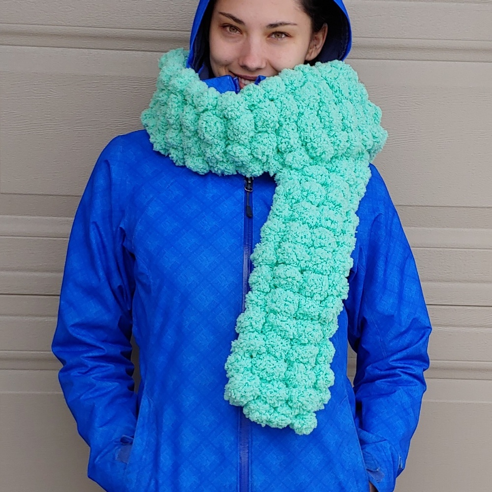 RED HEART WOMEN'S SCARF